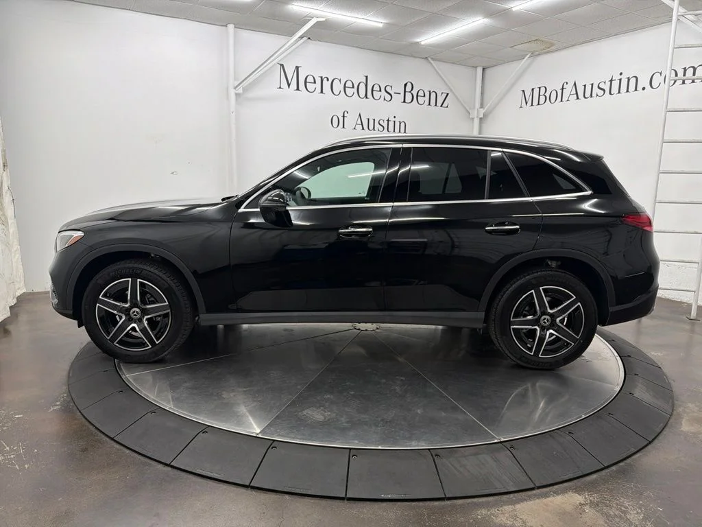 New 2027 Black Mercedes-Benz GLC 300 image 4