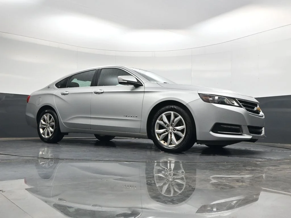 Used 2020 Silver Chevrolet LT image 29
