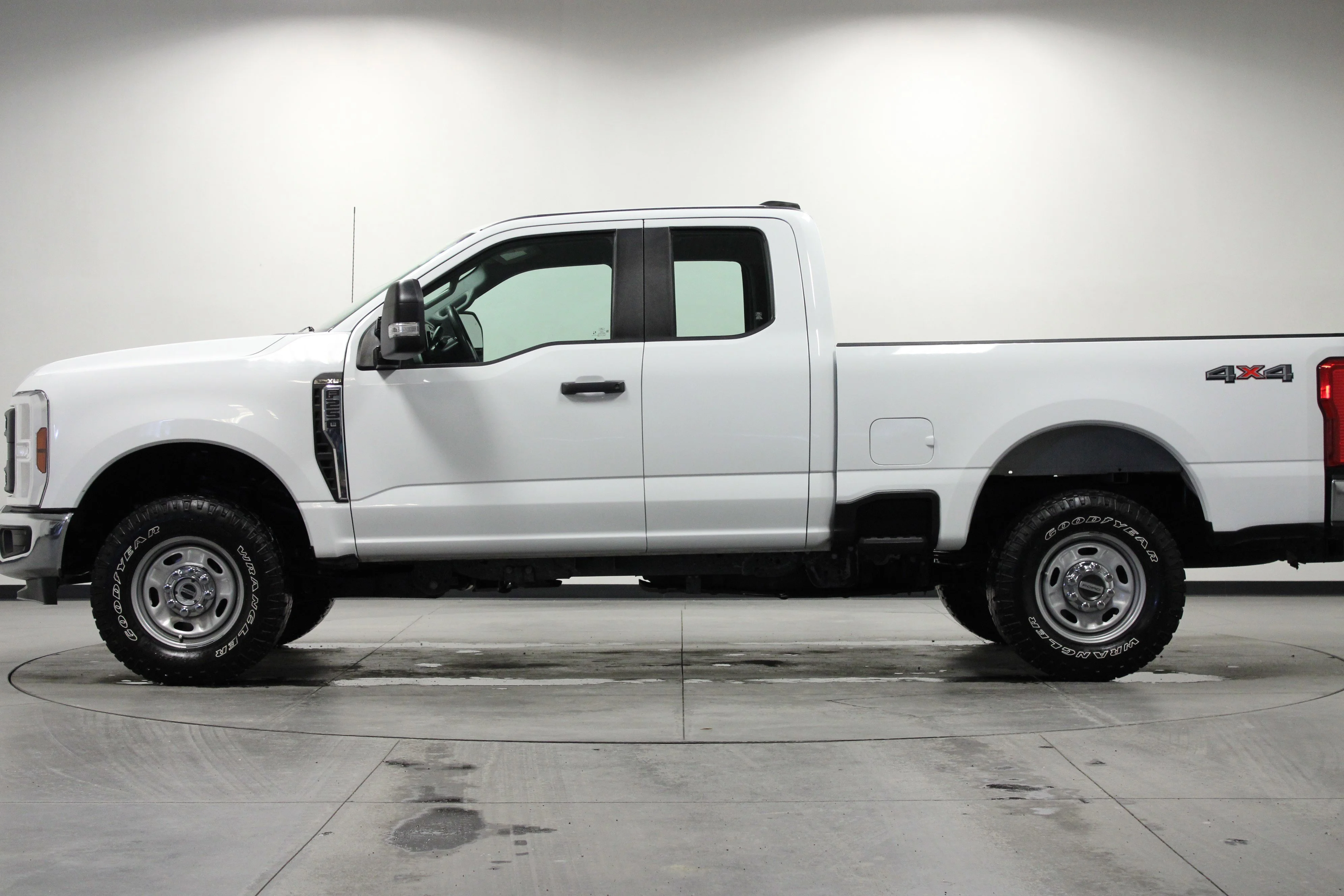 Used 2024 Oxford White Ford XL image 7