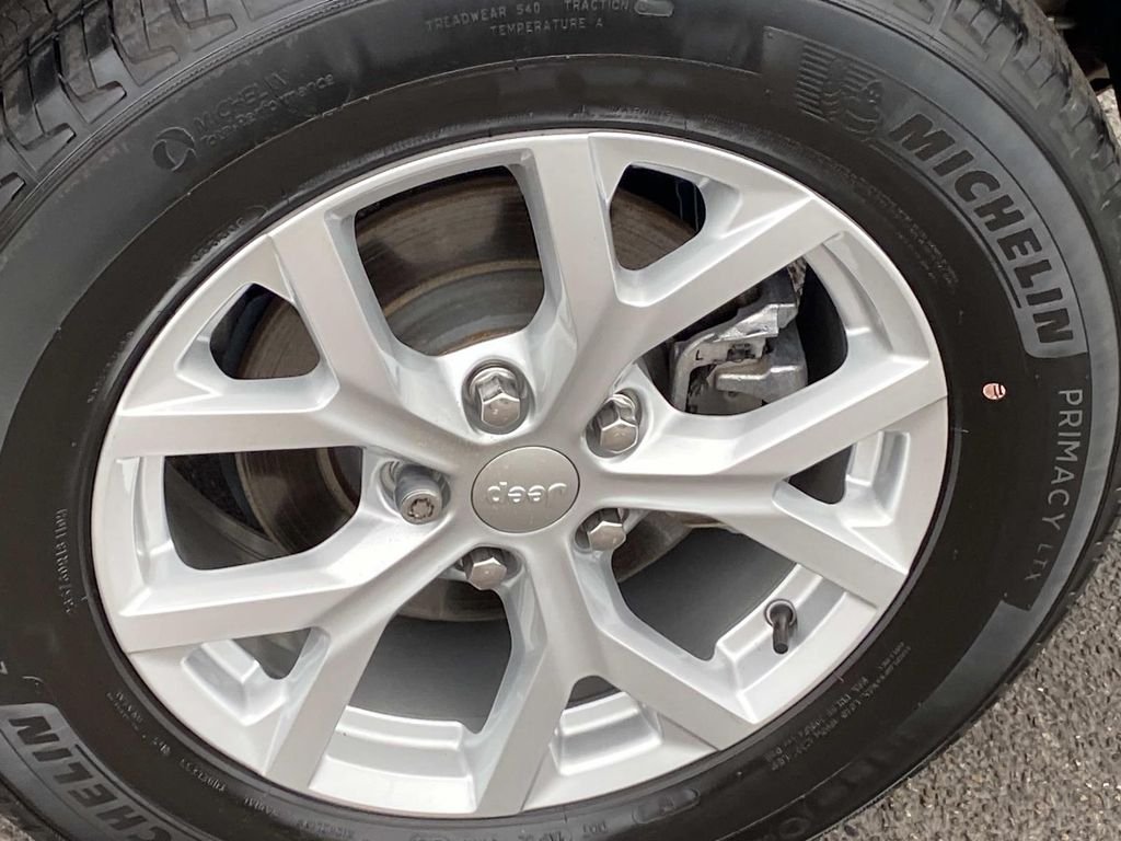 Used 2023 Silver Jeep Limited image 30