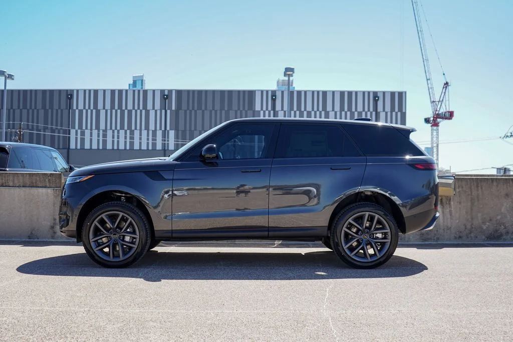 New 2026 Carpathian Gray Premium Metallic Land Rover SE image 5