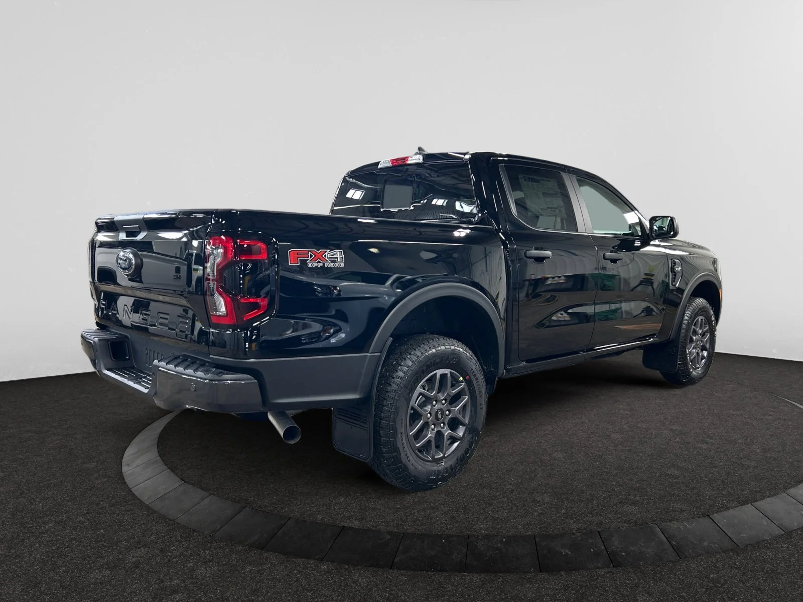 New 2026 Shadow Black Ford XLT image 5
