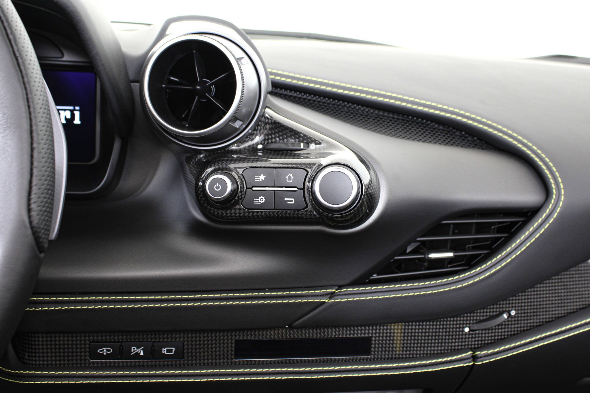Used 2022 White Ferrari  image 46