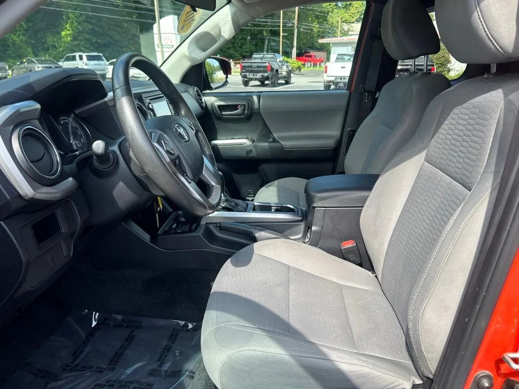 Used 2016 Red Toyota SR5 image 9