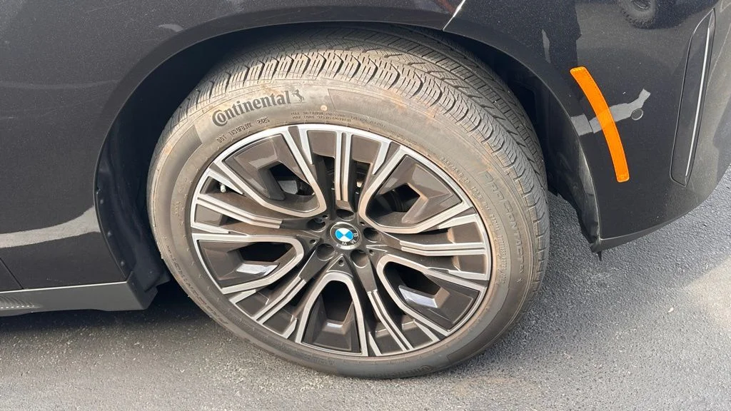 Used 2025 Black Sapphire Metallic BMW 30 xDrive image 4