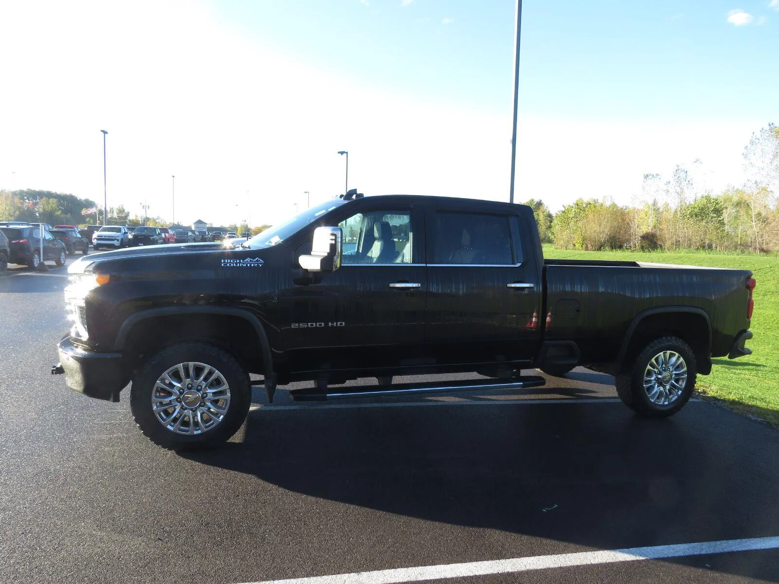 Used 2022 Mosaic Black Metallic Chevrolet High Country image 10