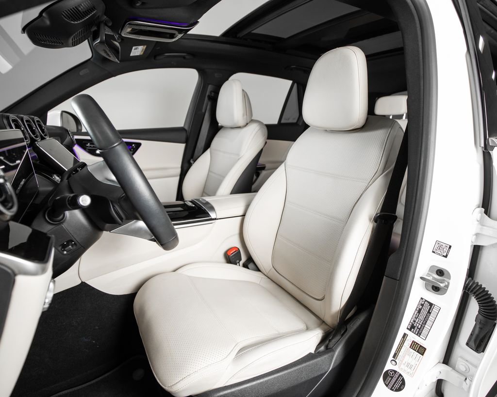 Certified Used 2023 White Mercedes-Benz GLC 300 image 5