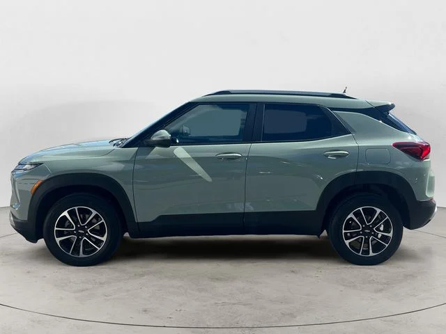 Used 2025 Green Chevrolet LT image 2