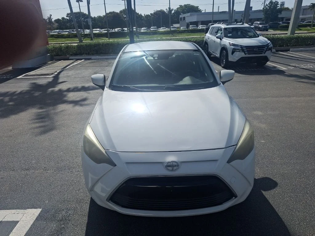 Used 2016  Scion Base image 3