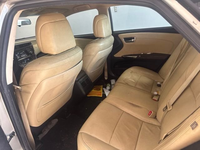 Used 2015 Silver Toyota XLE image 17