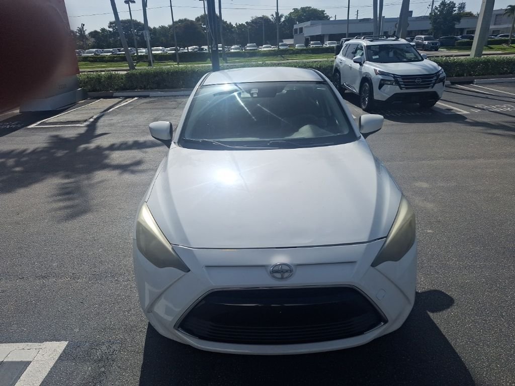 Used 2016  Scion Base image 3
