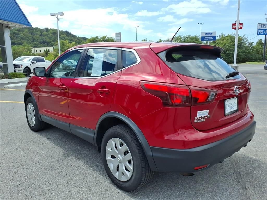 Used 2018 Ruby Nissan S image 5