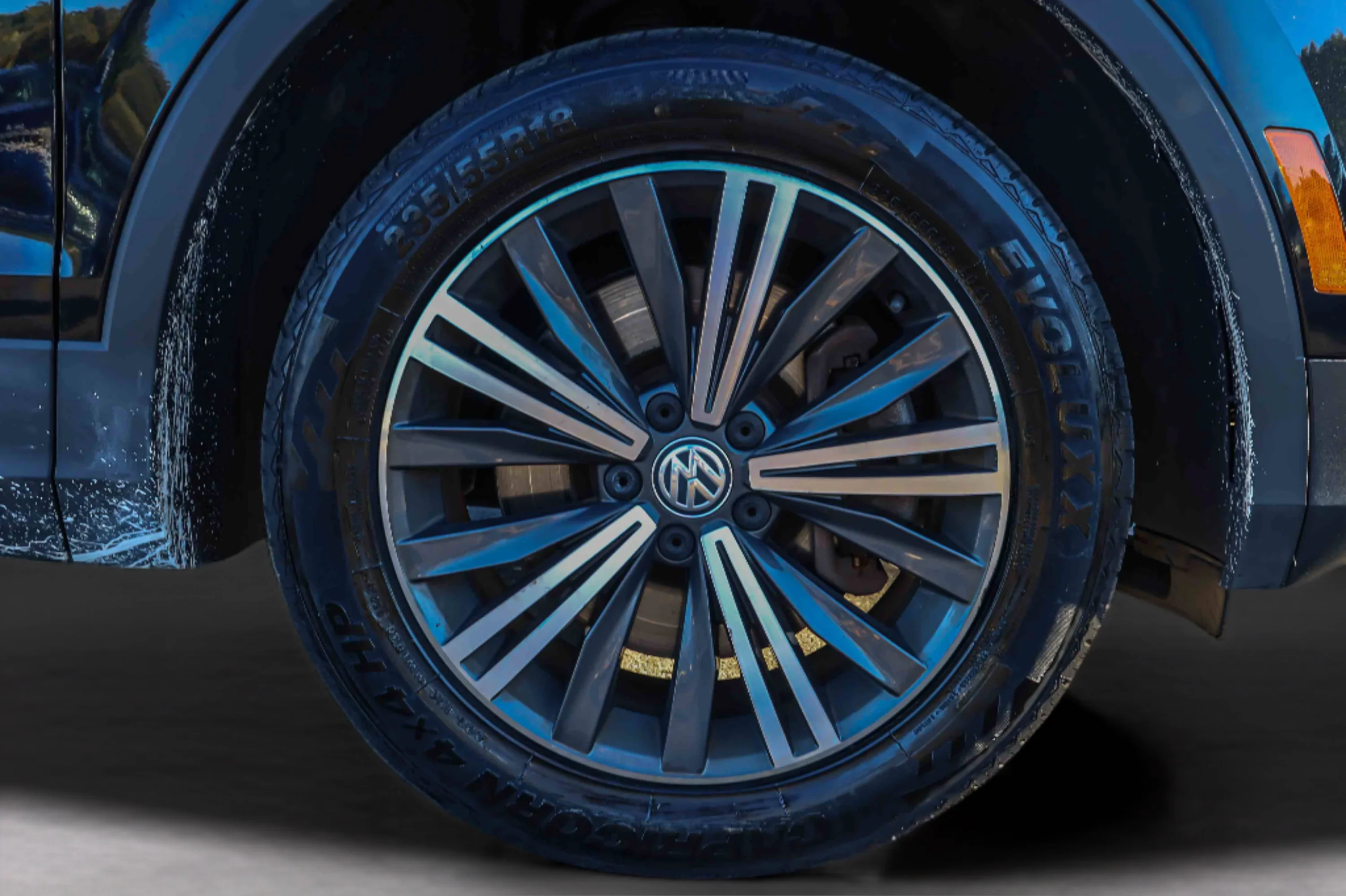 Used 2019  Volkswagen  image 30
