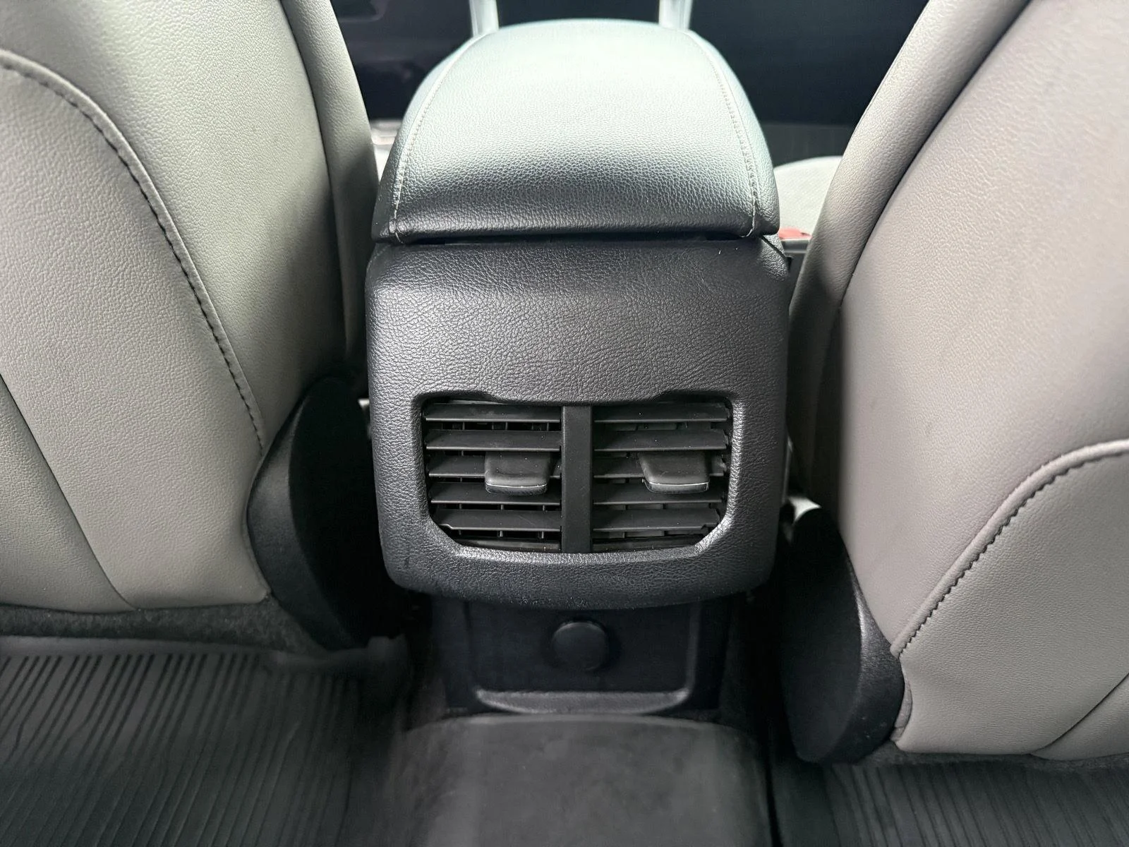 Used 2017 Magnetic Ford Sport image 23
