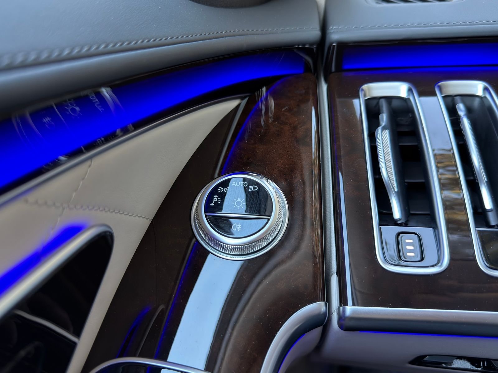 New 2026 MANUFAKTUR Moonlight White Metallic Mercedes-Benz S 580 image 22