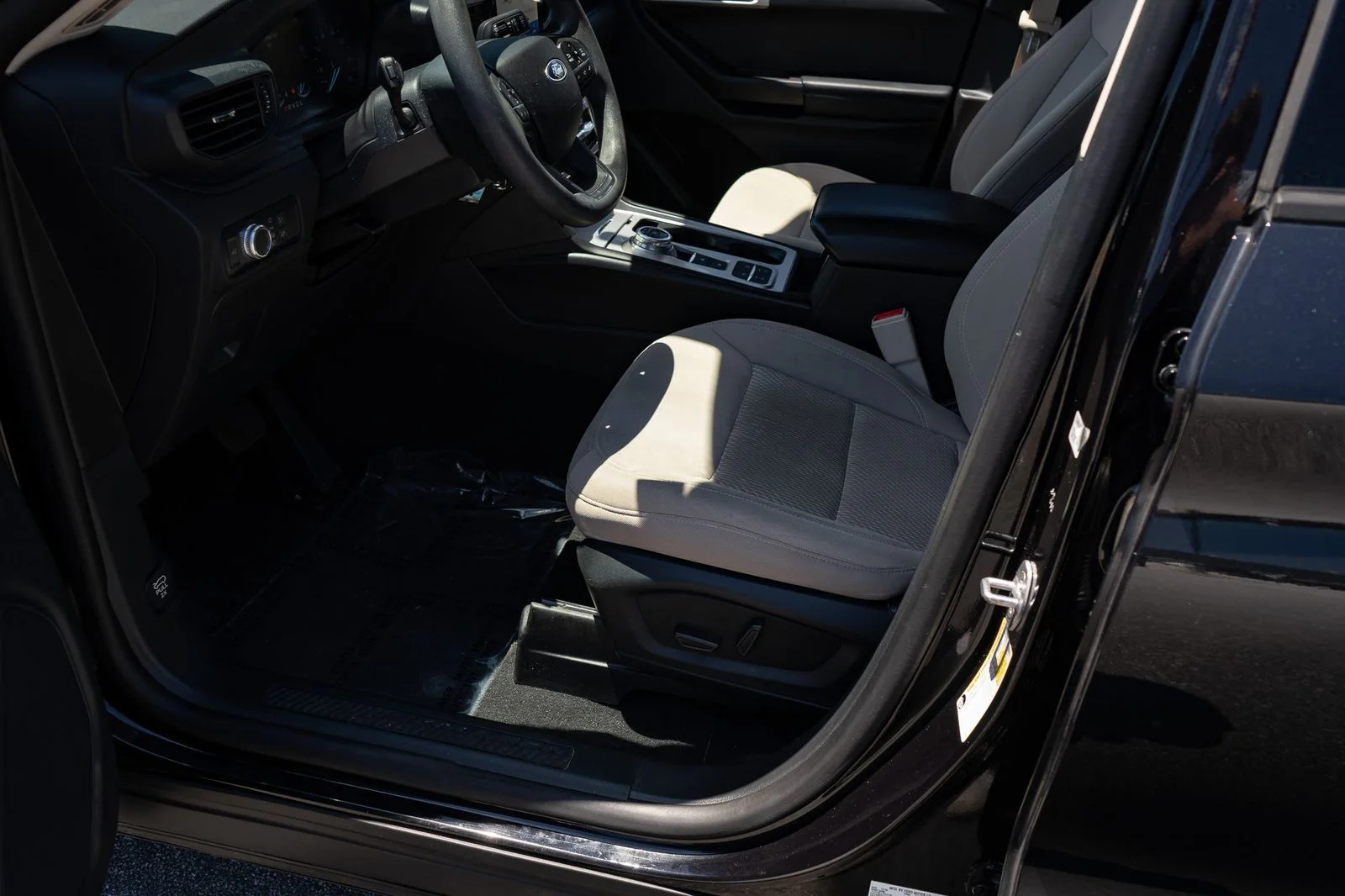 Used 2021 Black Metallic Ford Base image 17