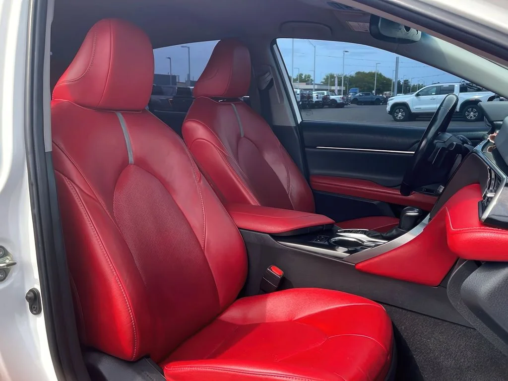 Used 2020 Wind Chill Pearl Toyota XSE image 21