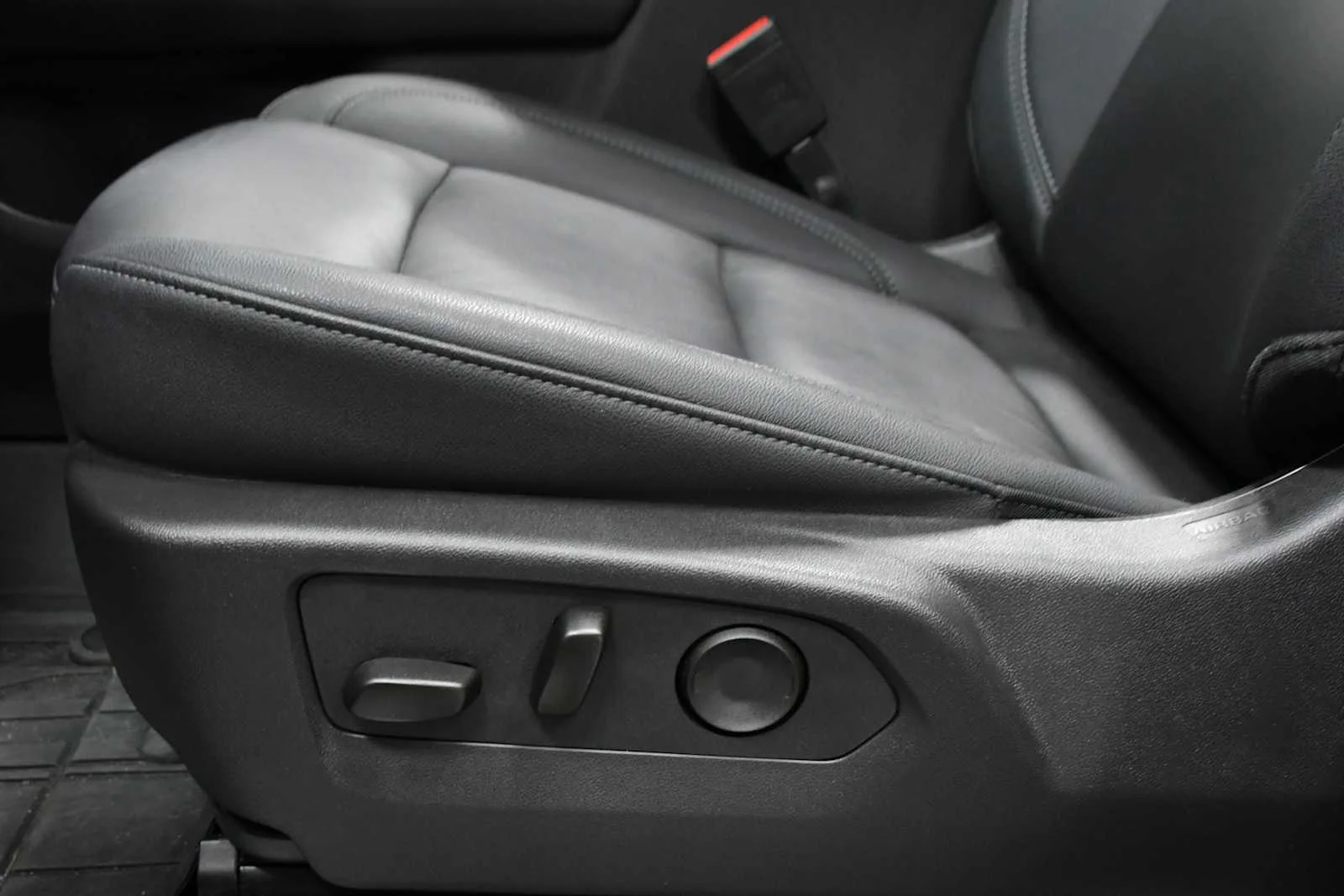 Used 2025 Dark Ash Metallic Chevrolet LT image 16