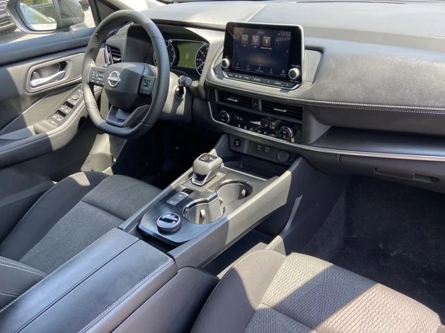 2025 Nissan Rogue SV - Photo 25