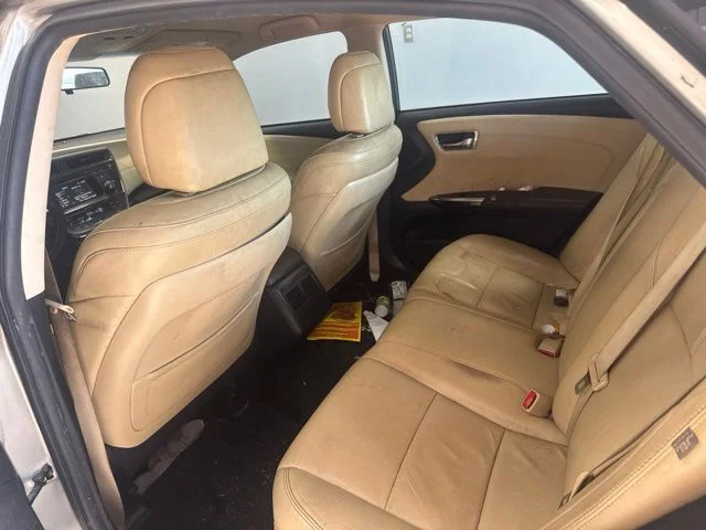 Used 2015 Silver Toyota XLE image 17