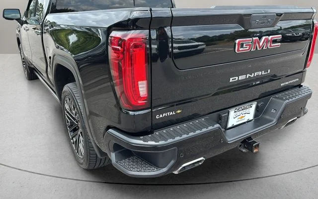 Used 2020 Black GMC Denali image 10