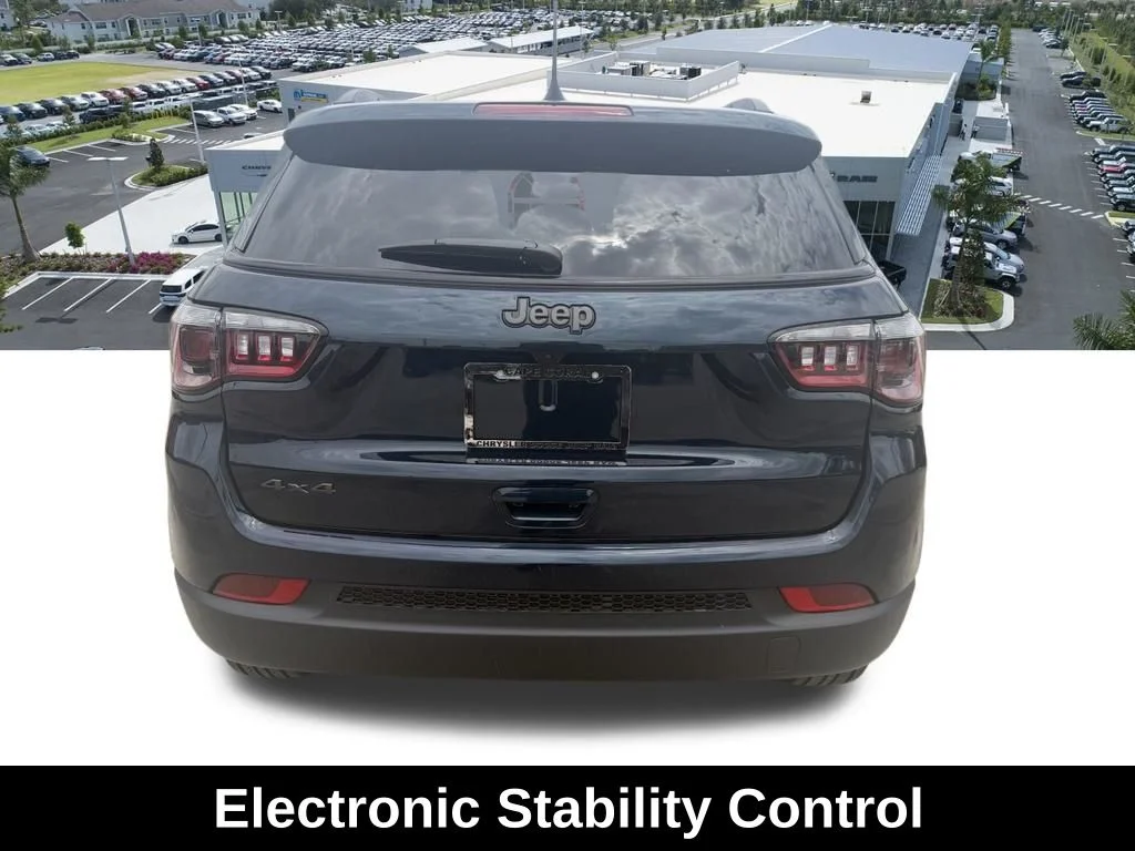 New 2026 Fathom Blue Pearl-Coat Exterior Paint Jeep Altitude image 9