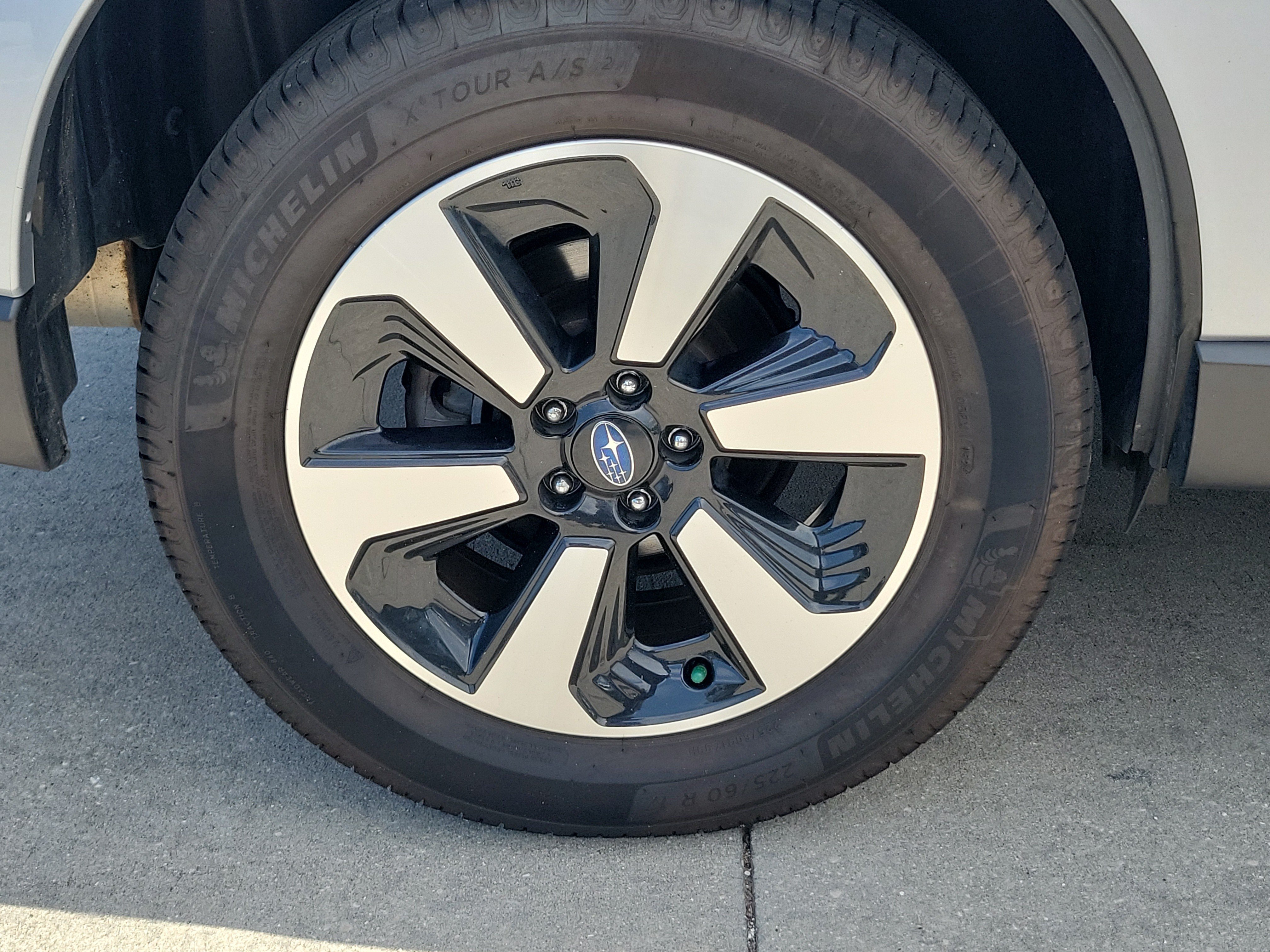Used 2017 Ice Silver Metallic Subaru Premium image 7