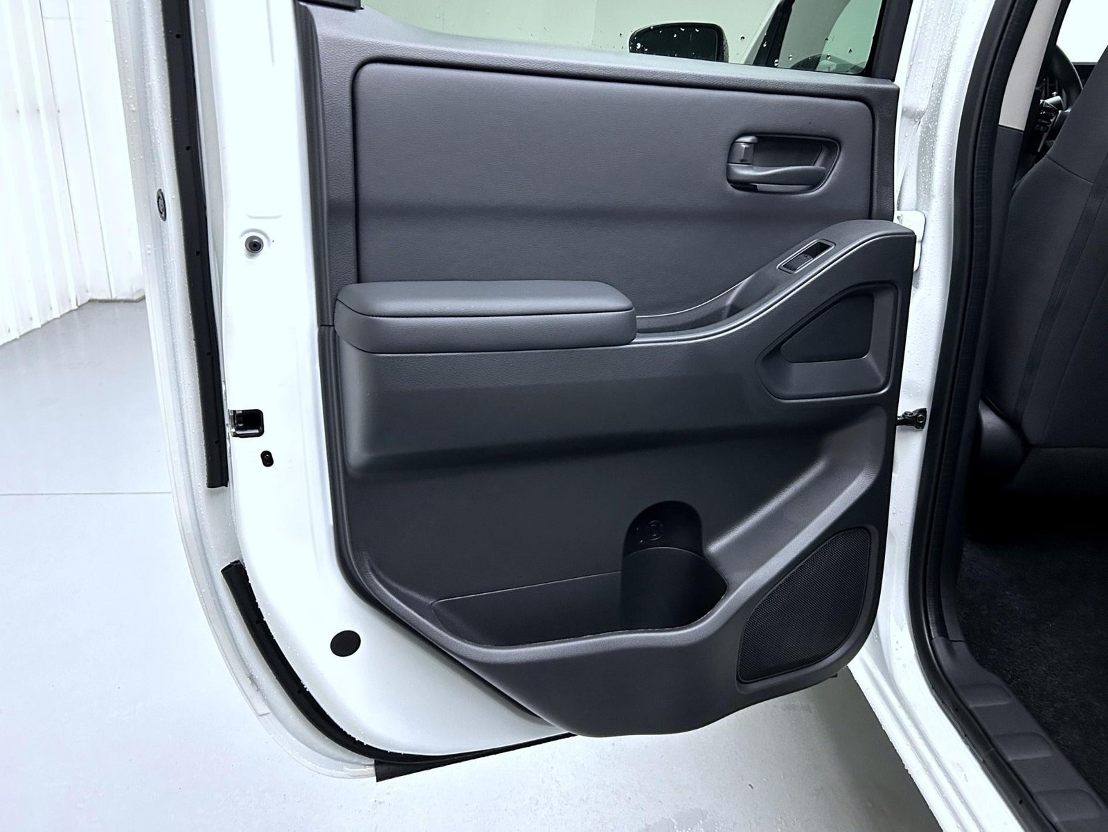 New 2027 Glacier White Nissan S image 20