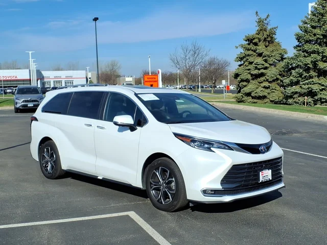   ヴィンテージ /Bacca Sienaシリーズ Certified Pre-Owned 2025 Toyota Sienna Platinum 4D Passenger Van