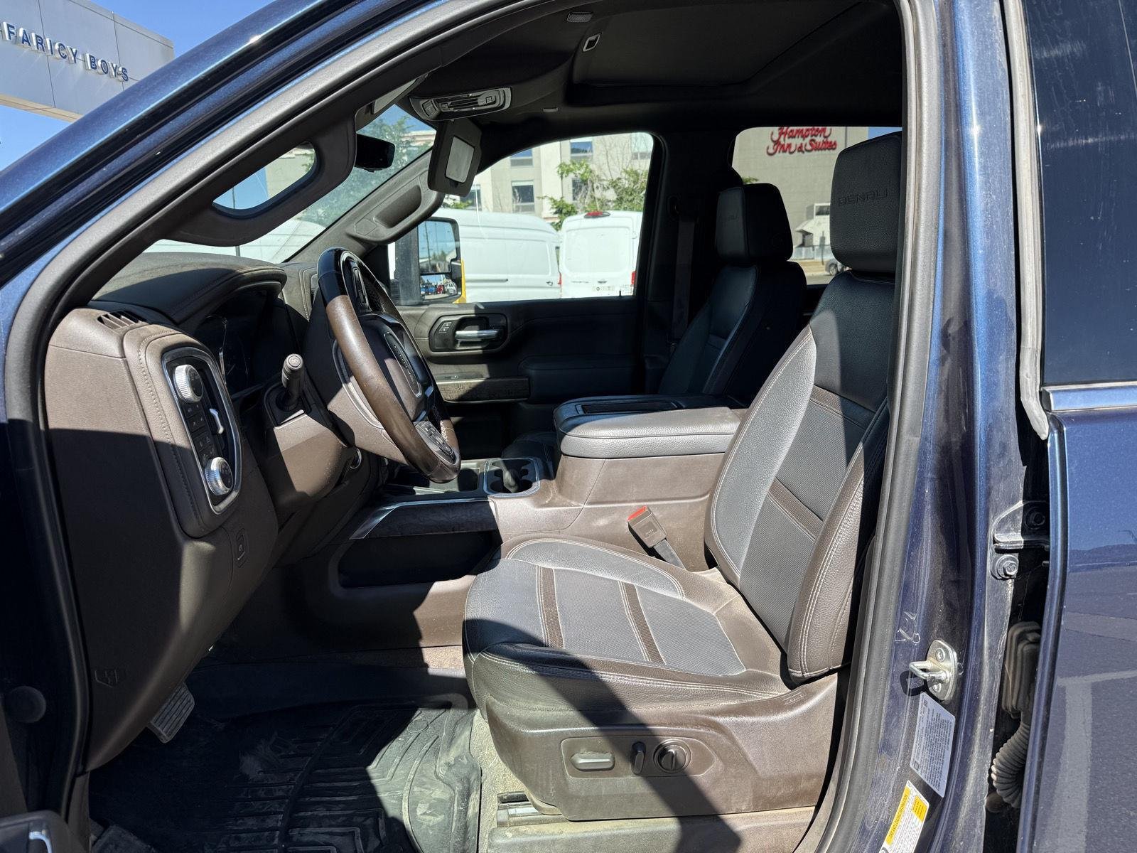 Used 2022 Pacific Blue Metallic GMC Denali image 7