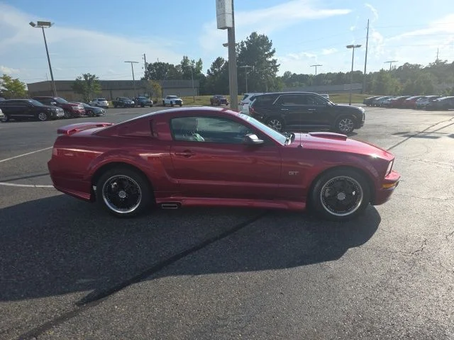 Used 2006 Red Ford GT Premium image 2