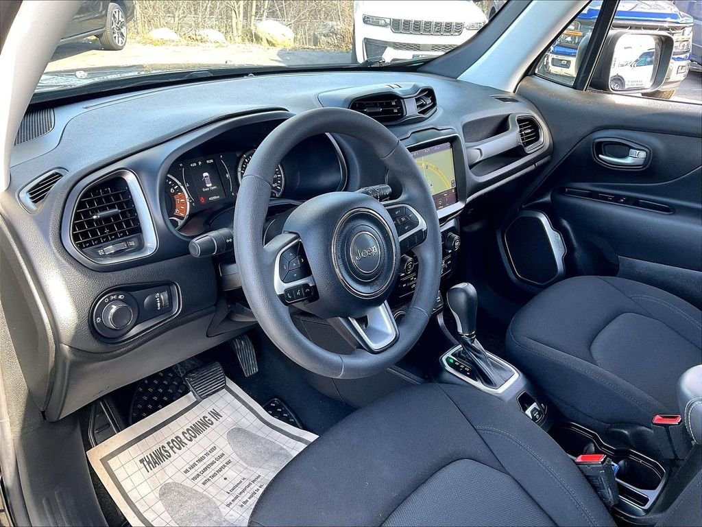 Used 2023 Black Clearcoat Jeep Latitude image 8