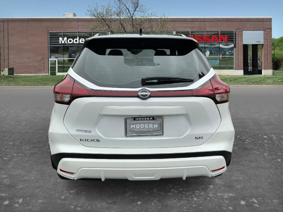 Used 2023 Aspen White Tricoat/Super Black Nissan SR image 3