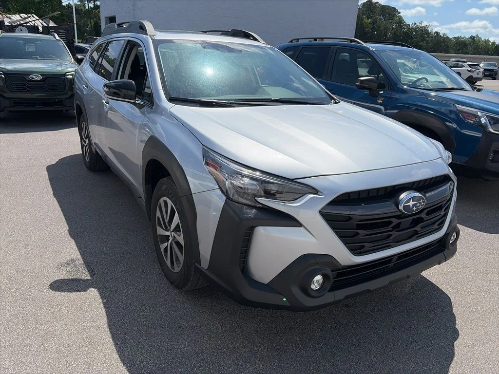 2025 Subaru Outback Premium's photo