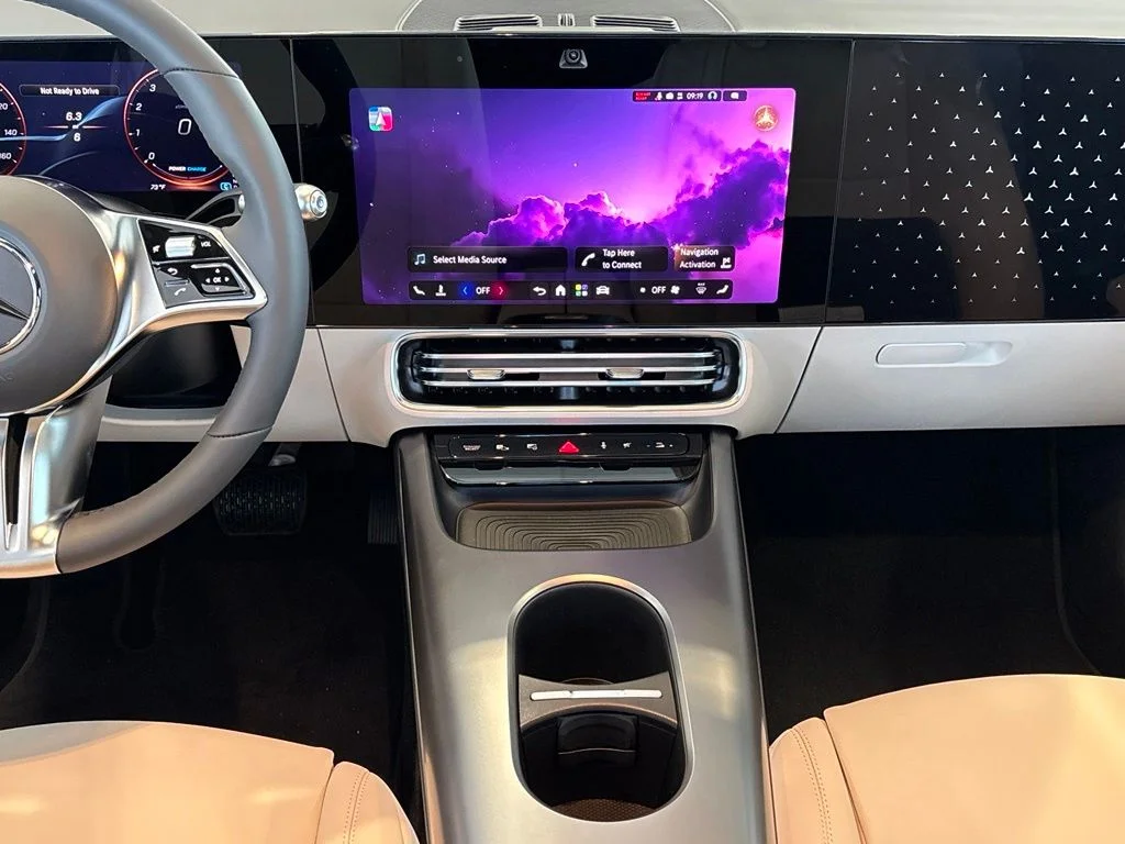 Used 2027 White Mercedes-Benz 220 Hybrid image 19