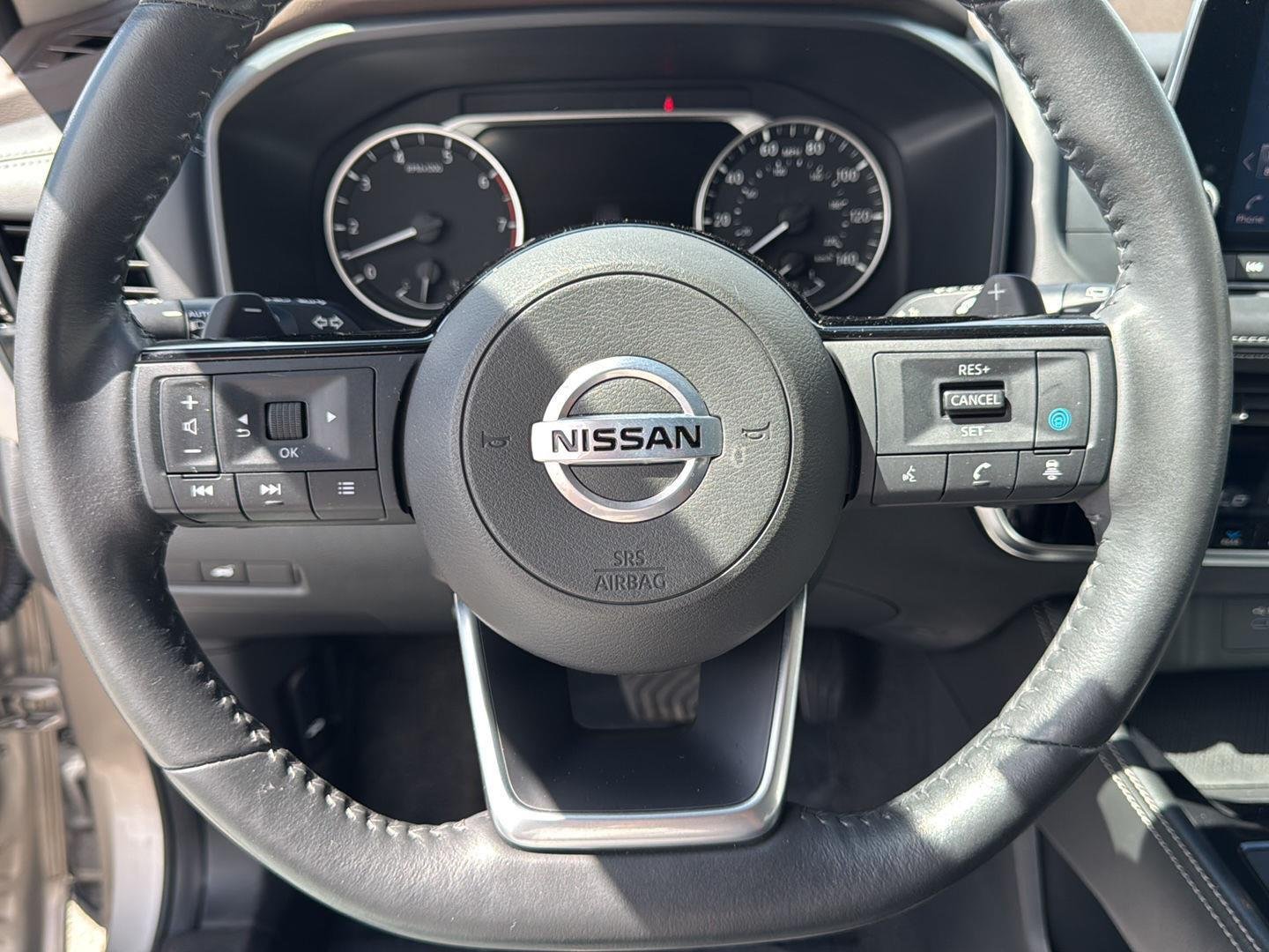 Used 2021 Champagne Silver Metallic/Super Black Nissan SL image 32