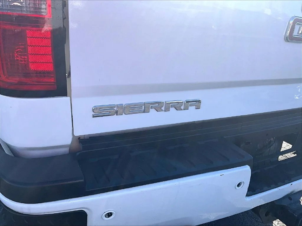 Used 2015 White GMC Denali image 8