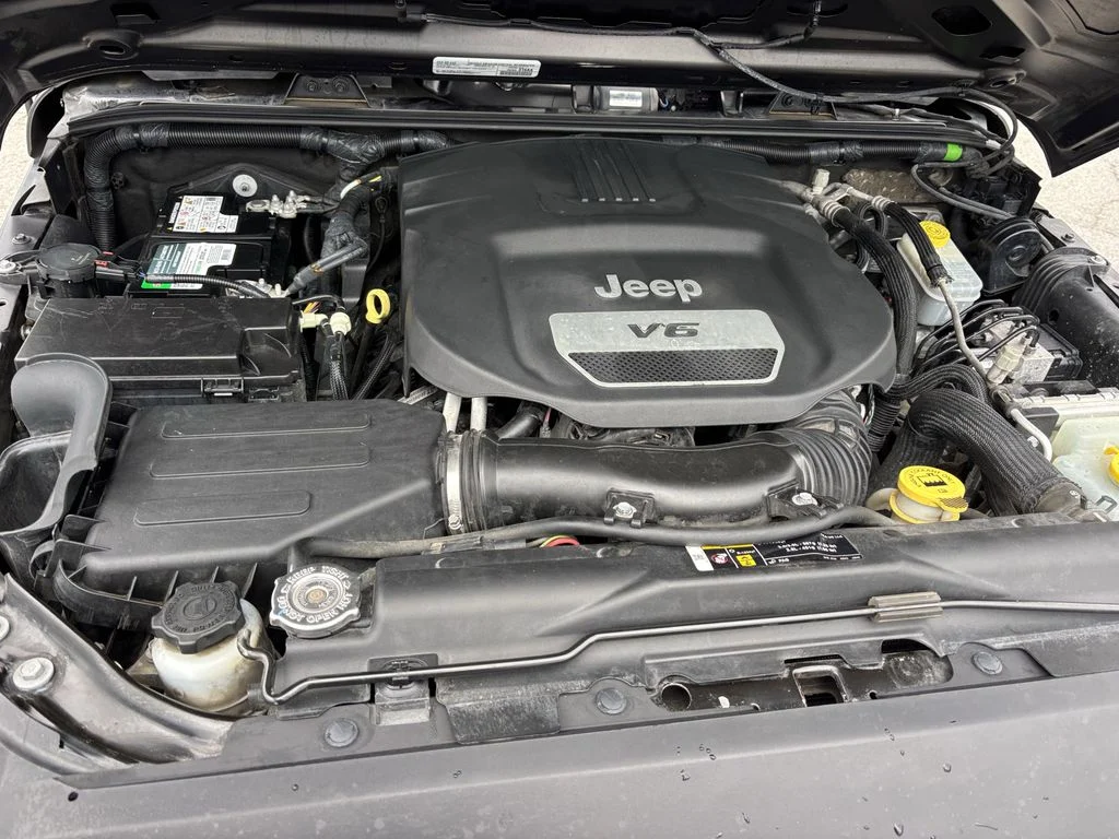 Used 2018 Gray Jeep Unlimited Sport image 13
