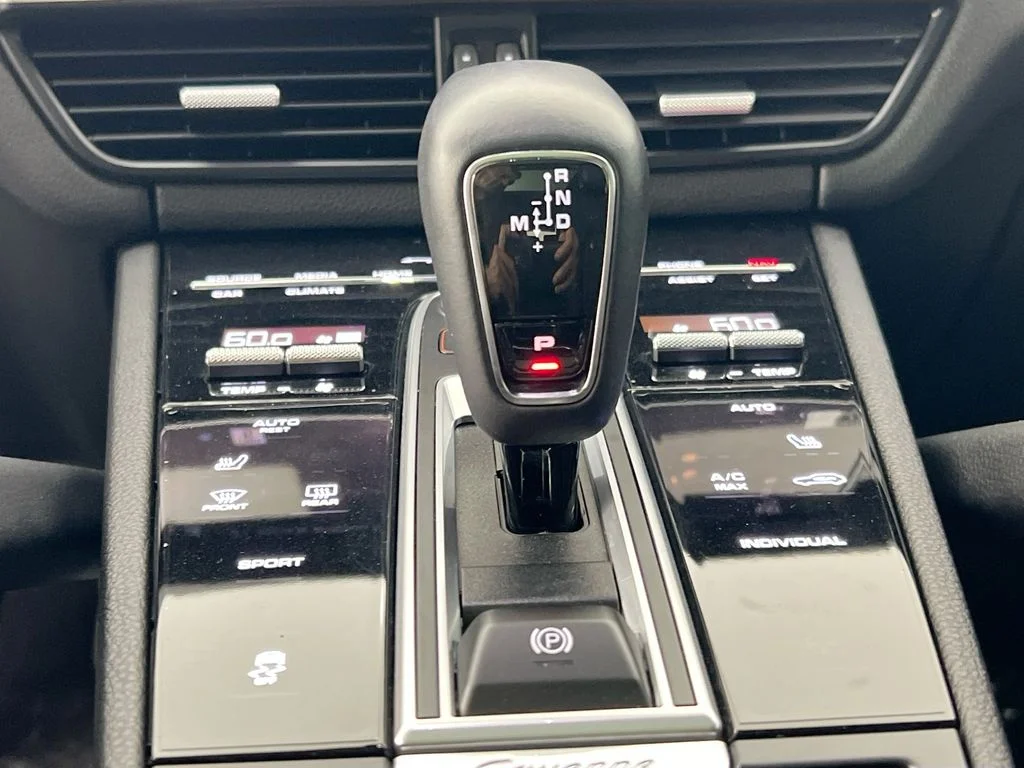 Used 2023  Porsche Base image 17