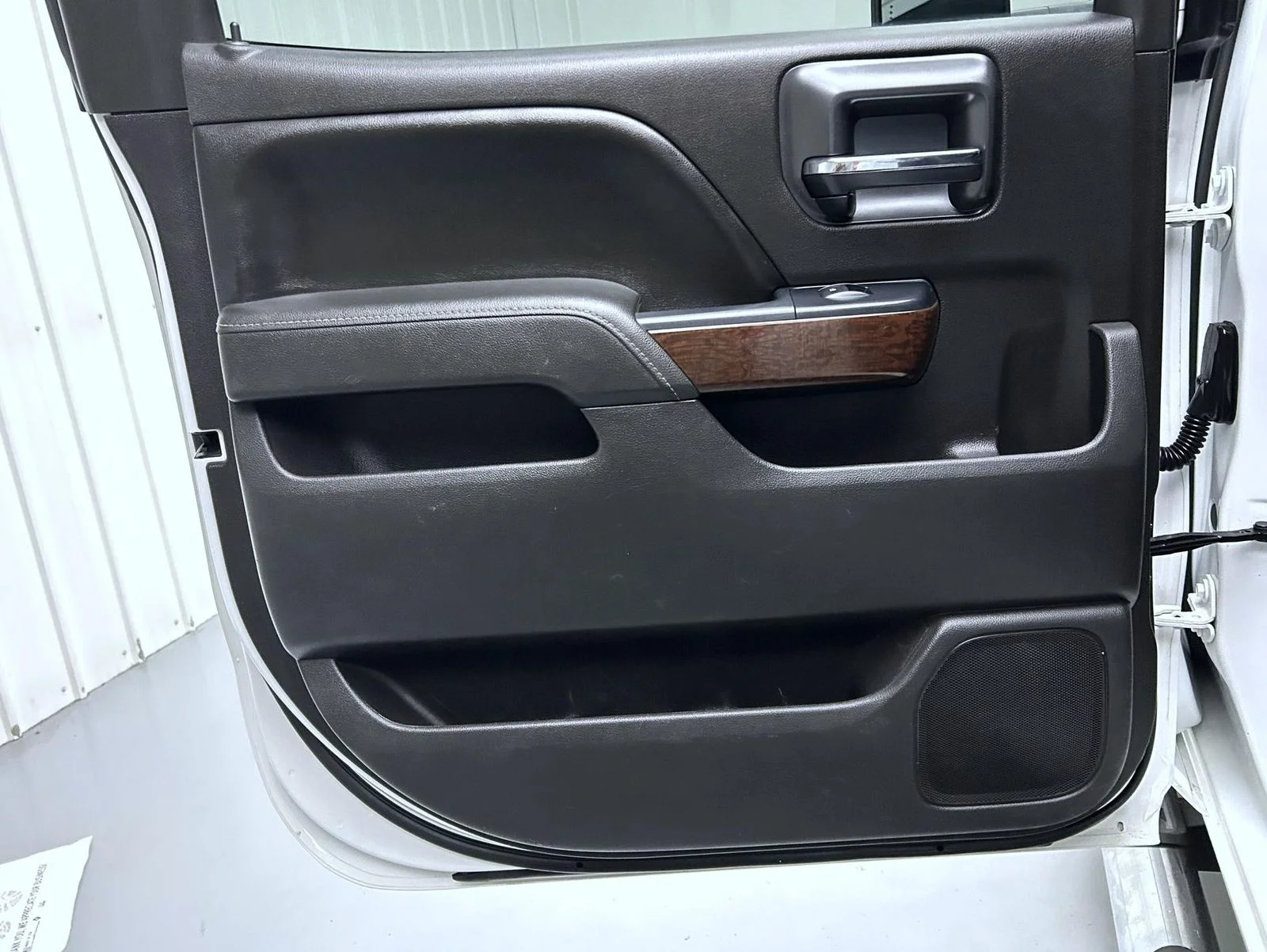 Used 2016 White GMC SLT image 20