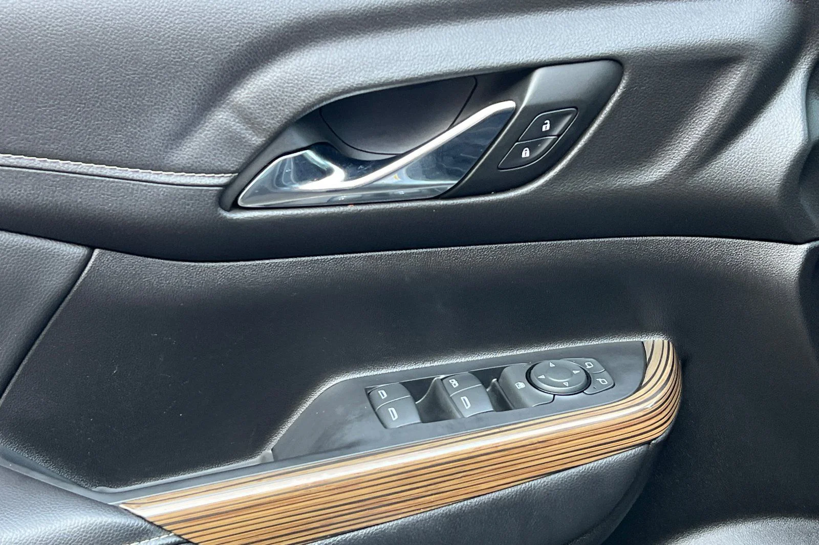 Used 2023 Silver GMC SLE image 11