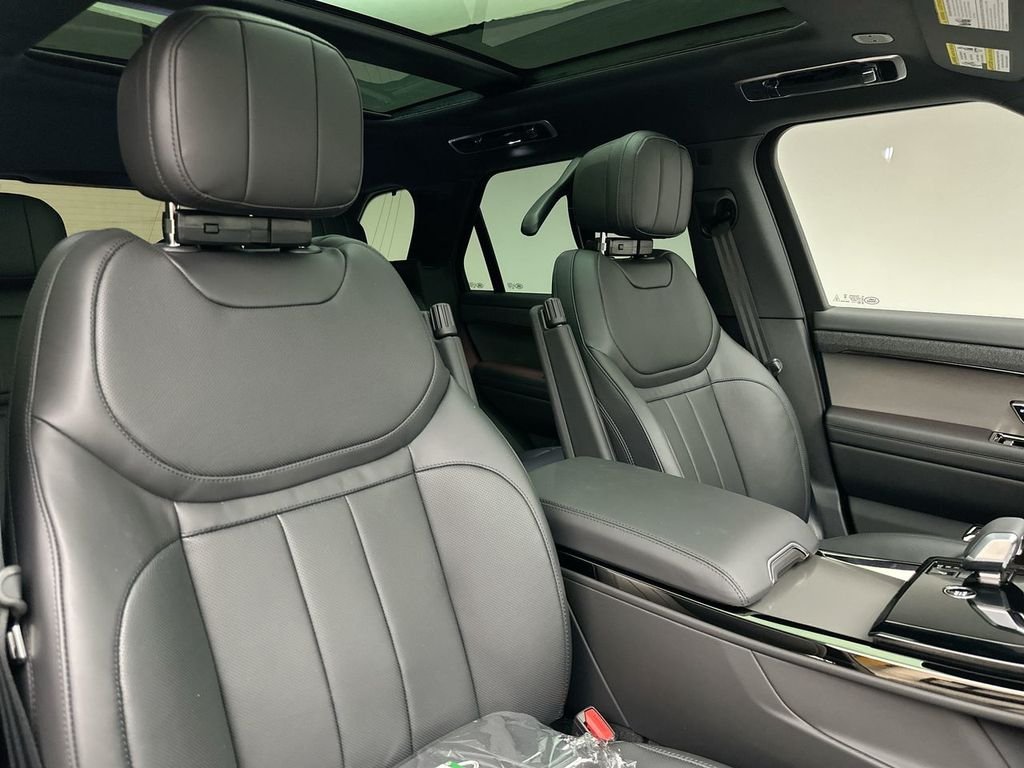 New 2026 Fuji White Land Rover SE image 6