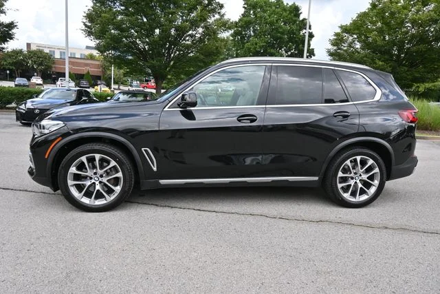 Used 2023 Black BMW sDrive40i image 10