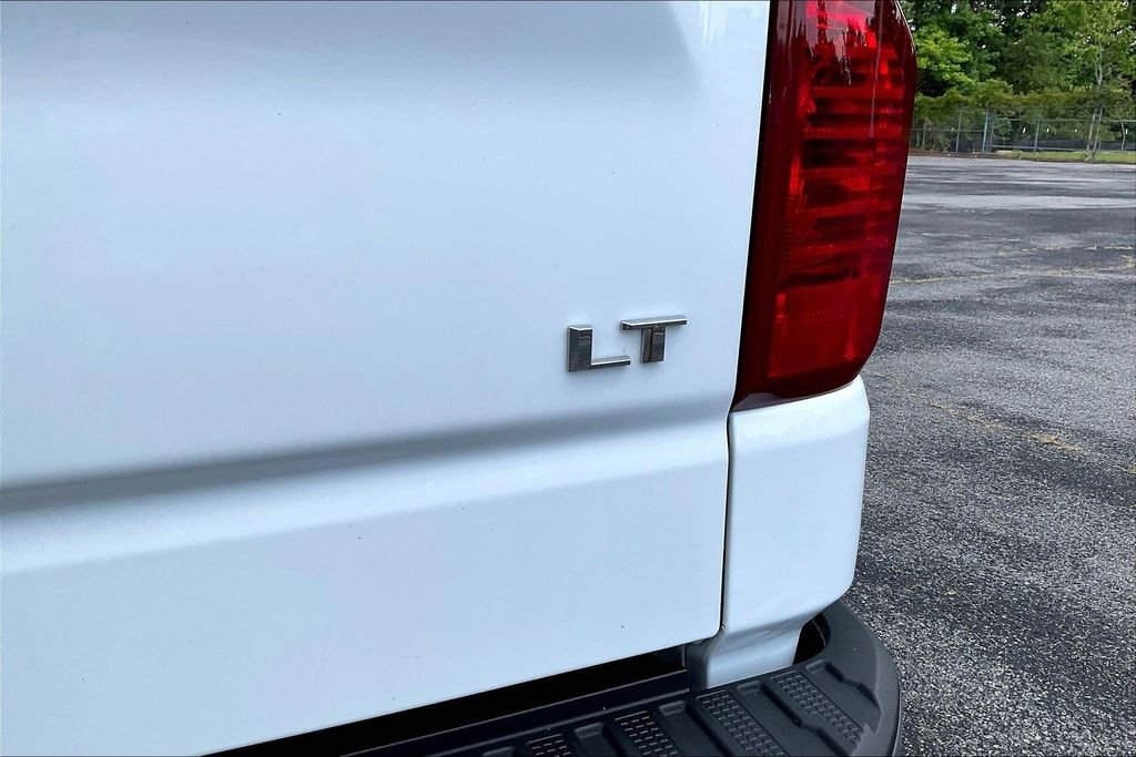 Used 2024 White Chevrolet LT image 27