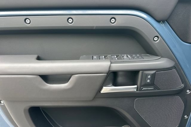 New 2026 Tasman Blue Land Rover S image 10