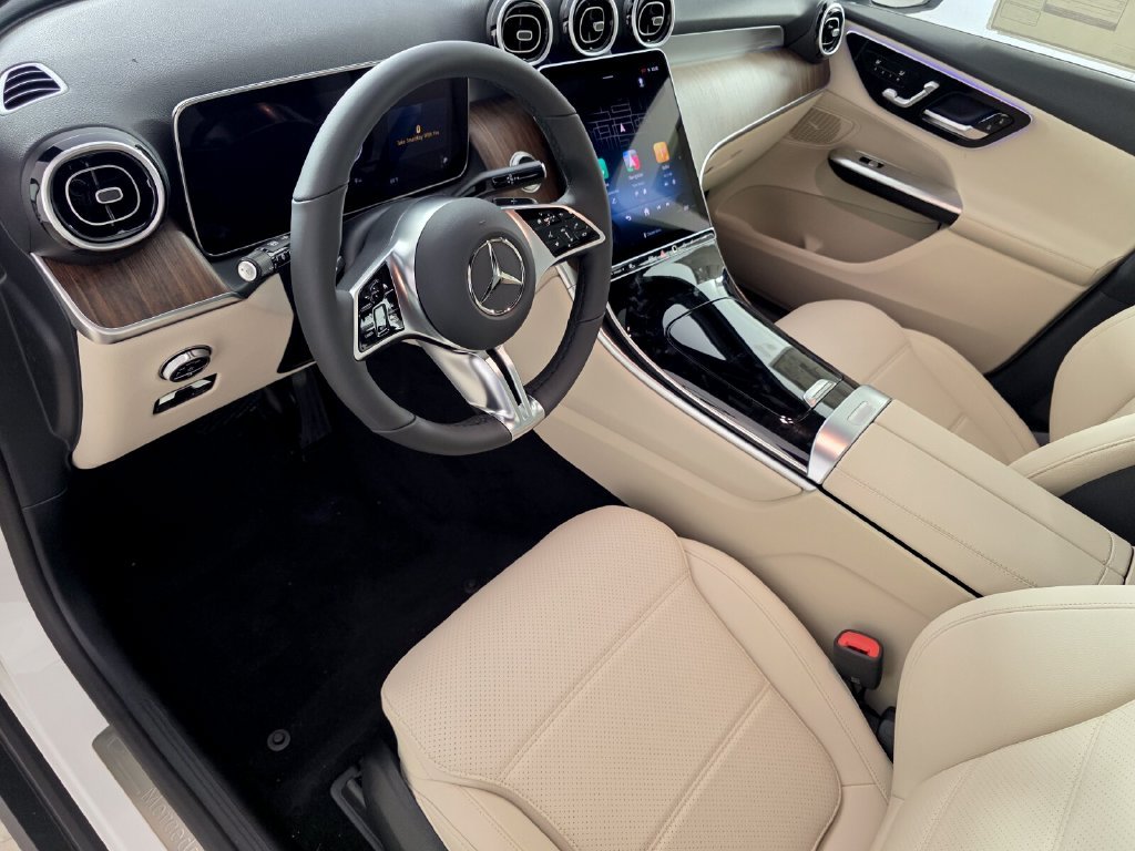 New 2027 Polar White Mercedes-Benz GLC 300 image 7