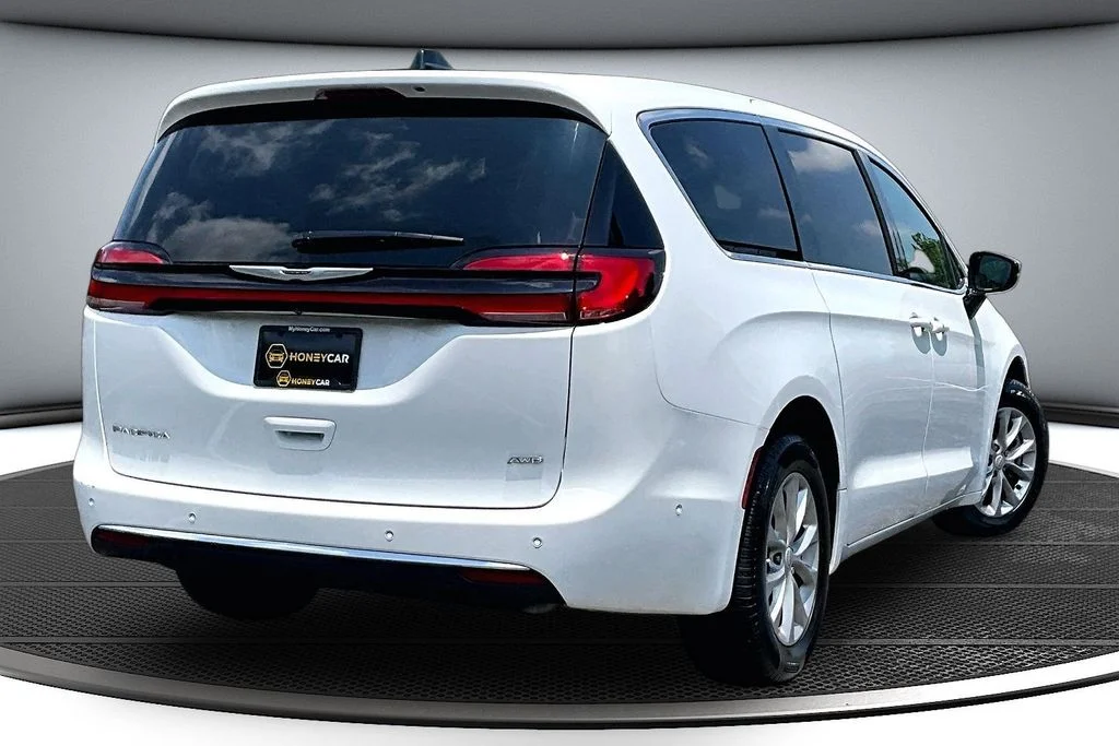 Certified Used 2025 White Chrysler Select image 6