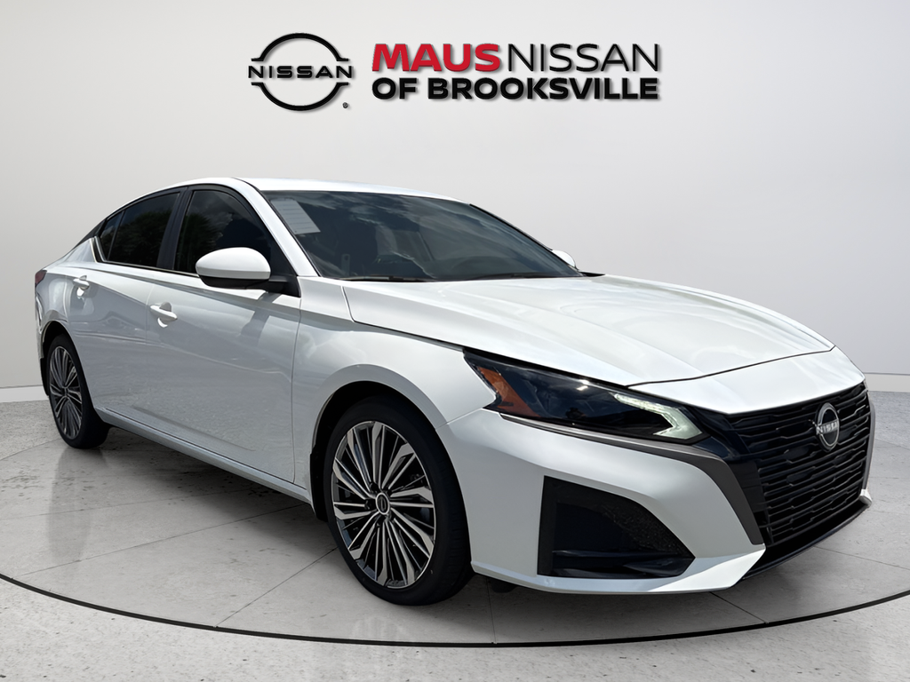New 2026 White Nissan 2.5 SV image 1