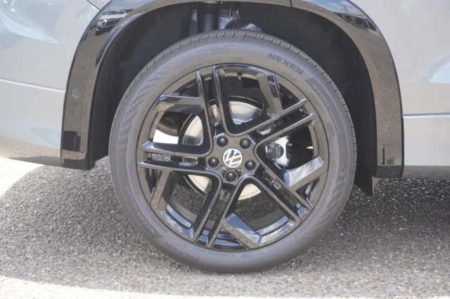 New 2026 Platinum Gray Metallic Volkswagen SE R-Line Black image 6