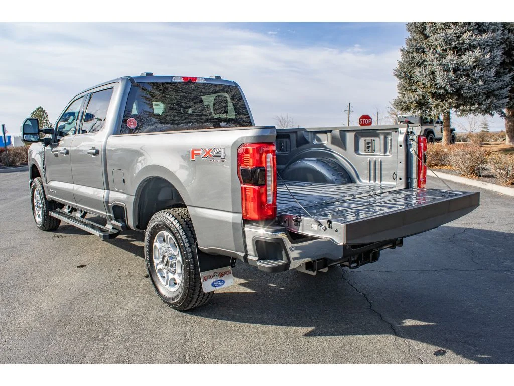 New 2026 Carbonized Gray Metallic Ford XLT image 10